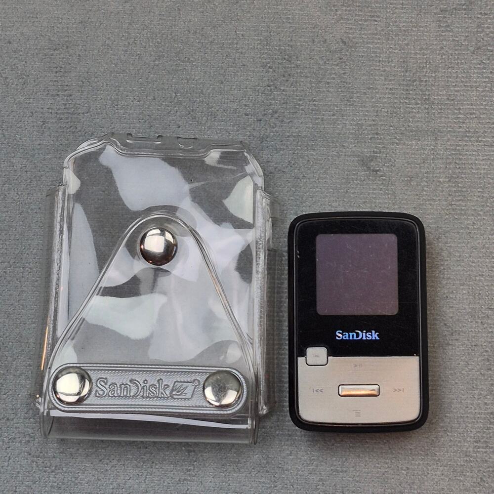 SanDisk Sansa Digital Media MP3 Player Black with Clip 8GB Memory Tested Works
